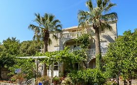 Two Palms Villa